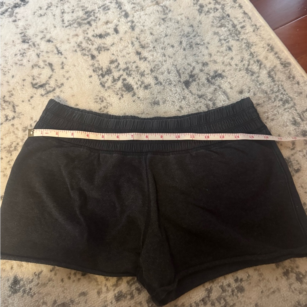 Lululemon Women's Black Shorts - Picture 4 of 4